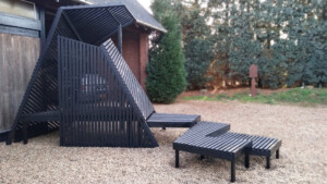 Lig of zitelement in de tuin.