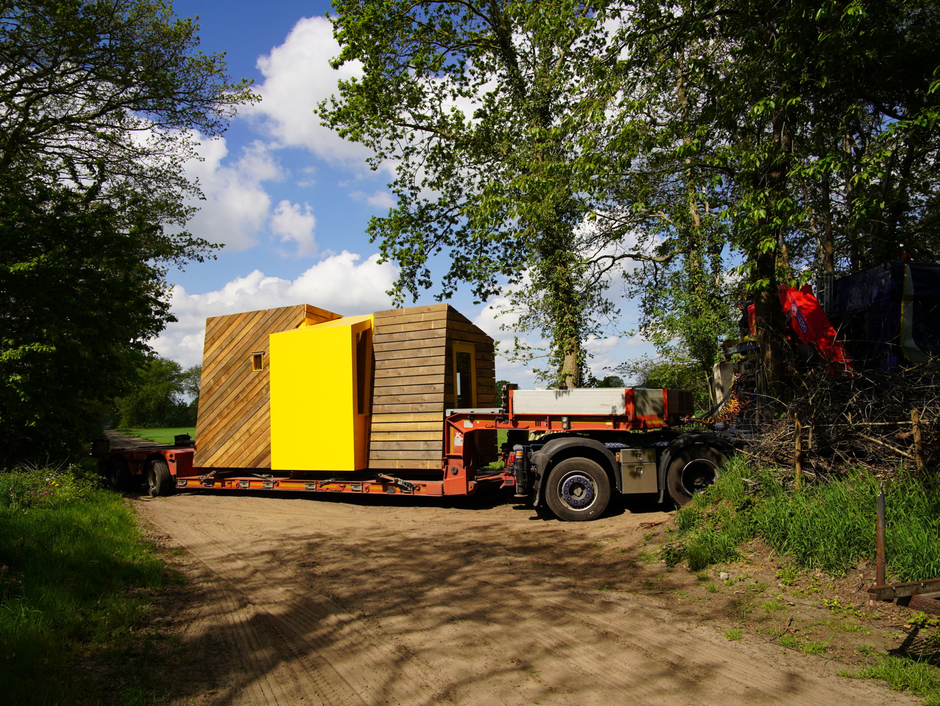 Dwaashoeve Yellow Cabin — een adembenemende locatie-specifieke installatie in Drenthe 7