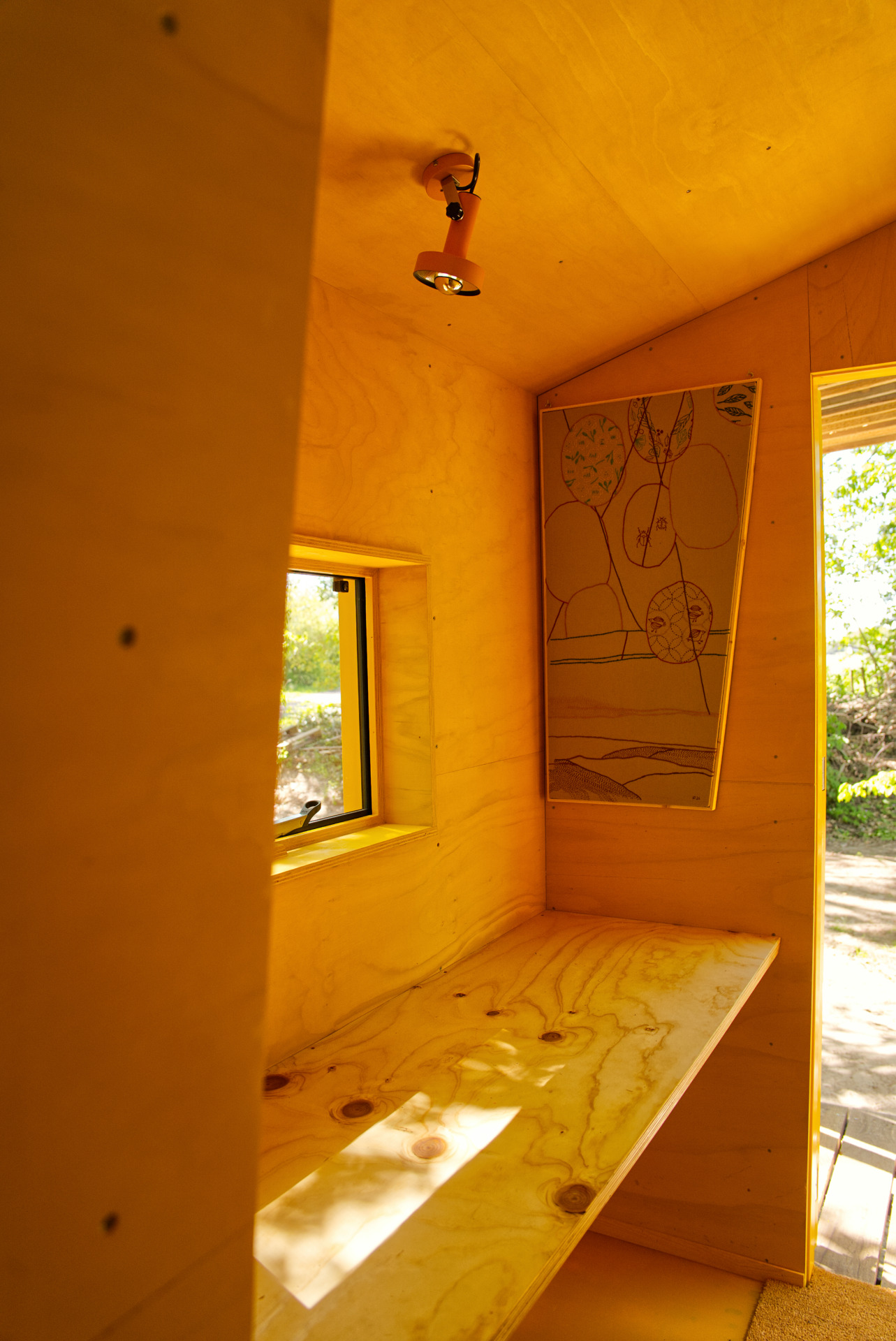 Dwaashoeve Yellow Cabin — een adembenemende locatie-specifieke installatie in Drenthe 9