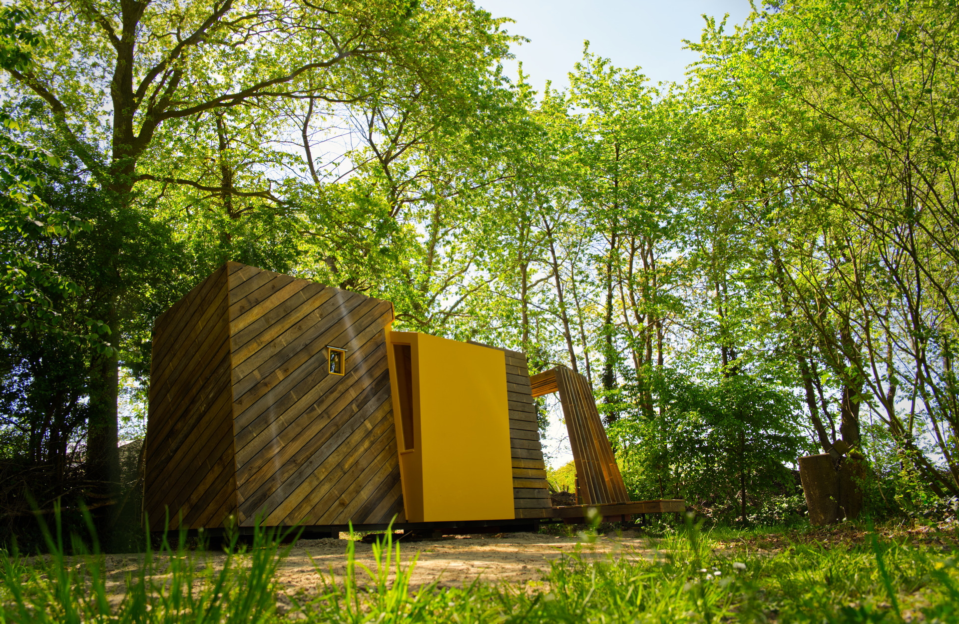 Dwaashoeve Yellow Cabin — een adembenemende locatie-specifieke installatie in Drenthe 6
